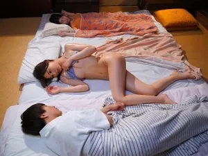 Tình cờ thấy má của bạn thân trên ứng dụng tìm phi công trẻ
