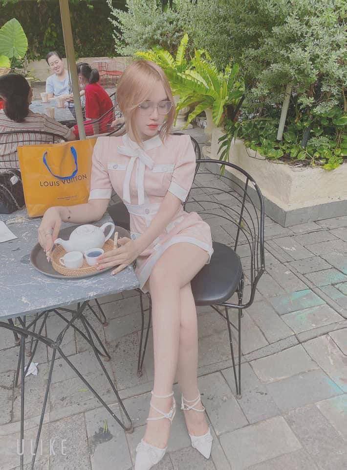 Không bao cao su địt em gái trẻ mông to