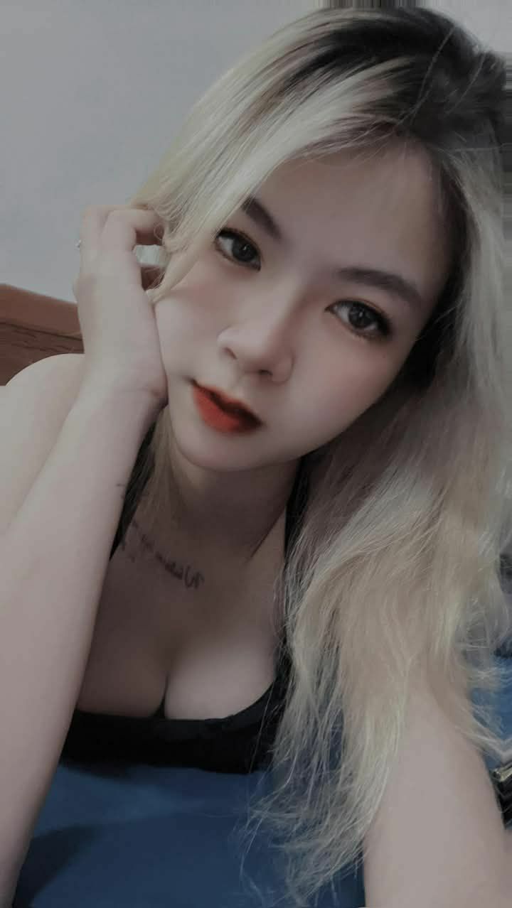 Hậu trường giáo dục giới tính cho cô nàng ngực bự Blake Blossom